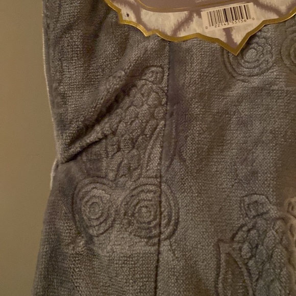 New with tags gorgeous velvet plush gray throw with reversible Sherpa - Picture 5 of 6